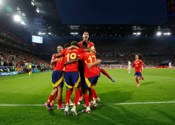 España pasa triunfante a cuartos de final