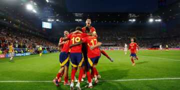 España pasa triunfante a cuartos de final