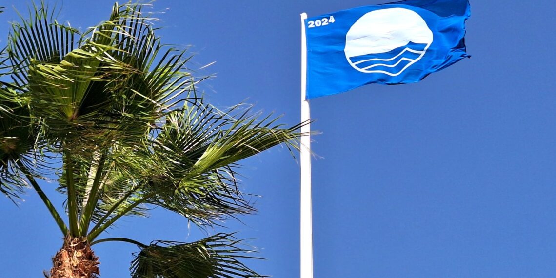 Torremolinos iza por primera vez la Bandera Azul en las playas de Playamar y Bajondillo y renueva la de Los Álamos
