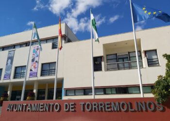 El Ayuntamiento de Torremolinos contacta con Telefónica para solventar los daños por el incendio en Carlota Alessandri