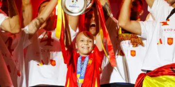 La selección se vuelca con María, la niña de 11 años que lucha contra el Sarcoma de Ewing: “¡Campeona¡”