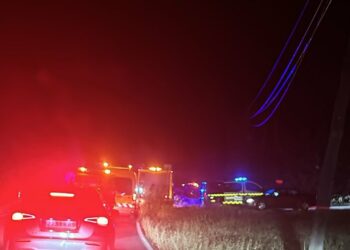 Al menos tres heridos en una colisión frontal en la carretera de acceso a Secadero