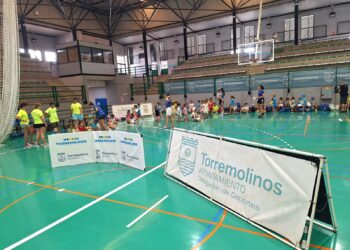 Los campamentos deportivos de verano de Torremolinos cuentan con dos terapeutas para atender a niños con diversidad funcional
