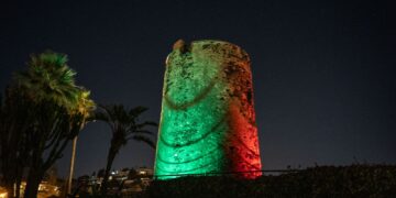 Benalmádena cumple su compromiso y dota de iluminación a la torre vigía de Torremuelle tras años y años de reivindicación vecinal