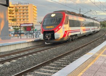 Los alcaldes de Málaga, Torremolinos, Benalmádena y Fuengirola piden a Transportes una reunión sobre Cercanías