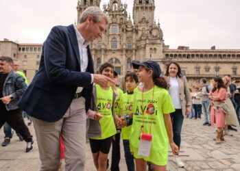 Sesenta niños con cáncer de Málaga realizan el Camino de Santiago junto a sus familias