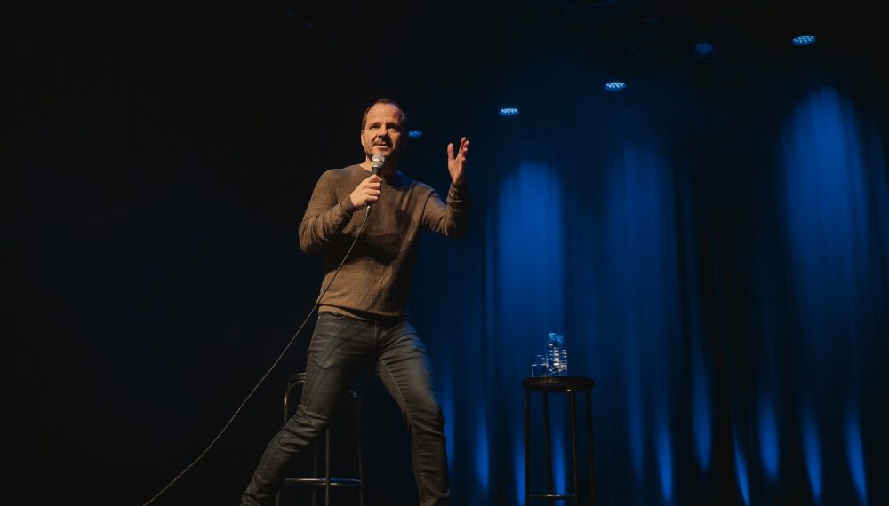 El monologuista Ángel Martín presenta su espectáculo ‘Punto para los locos’ en Estepona