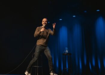 El monologuista Ángel Martín presenta su espectáculo ‘Punto para los locos’ en Estepona