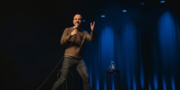 El monologuista Ángel Martín presenta su espectáculo ‘Punto para los locos’ en Estepona