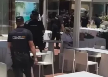 La policía acordona el Hotel Guadalpín ante un posible desalojo de sus instalaciones
