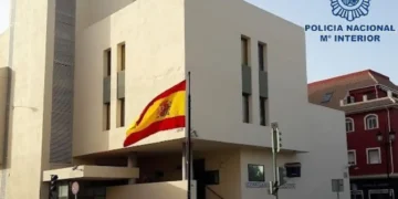 Herido un policía tras apuñalarle un detenido en Fuengirola