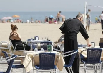 Los contratos de verano revitalizan el empleo en la costa con Marbella y Manilva a la cabeza