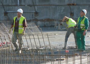 Andalucía lidera la bajada de paro con 54.100 parados menos en el segundo trimestre y se crean 101.200 empleos