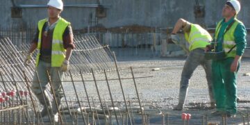Andalucía lidera la bajada de paro con 54.100 parados menos en el segundo trimestre y se crean 101.200 empleos