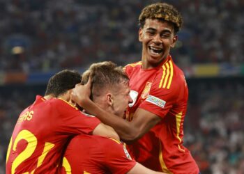 España pasa a la final de la Eurocopa a ritmo de récords