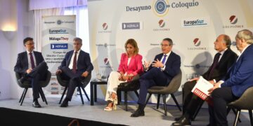 Salado destaca la unión de la sociedad civil de Málaga y Cádiz en la lucha por el tren litoral