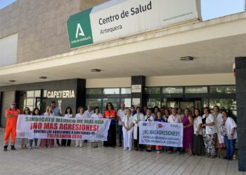 Amenaza e insulta a una médica para que la atienda después de llegar tarde a la cita