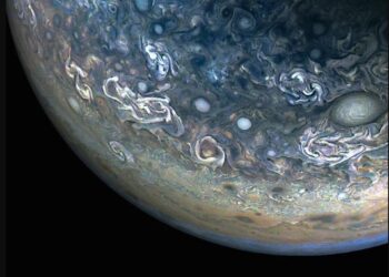 Una nave de la NASA captura las coloridas nubes de Júpiter
