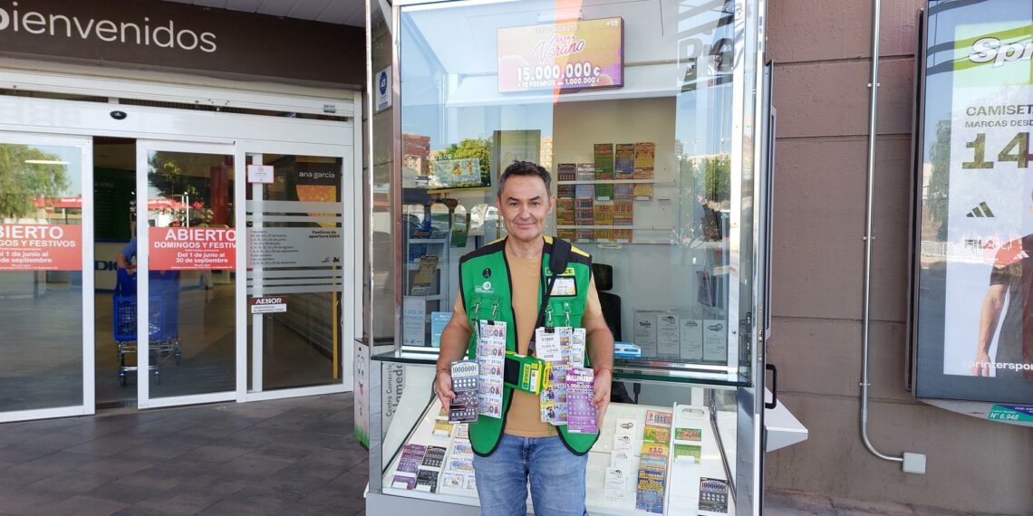 La ONCE reparte 885.000 euros en Málaga y Vélez-Málaga