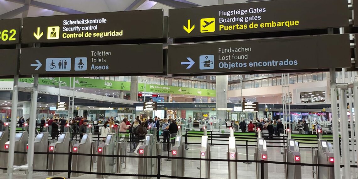 El aeropuerto prevé más de 2.800 vuelos en la operación salida de agosto