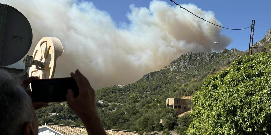 La Junta activa la fase de Preemergencia por el incendio en Casares