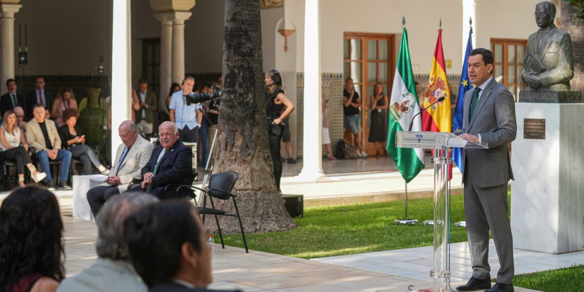 Moreno pide a los partidos «compromiso leal» con Andalucía para exigir los recursos necesarios para competir en igualdad