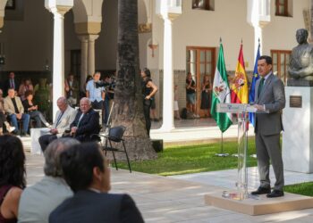 Moreno pide a los partidos «compromiso leal» con Andalucía para exigir los recursos necesarios para competir en igualdad