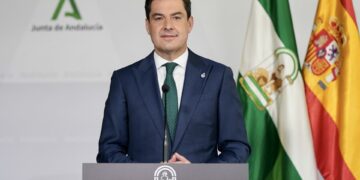 Moreno remodela a fondo el Gobierno andaluz con caras nuevas en Salud y Educación y Carolina España como portavoz