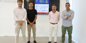 La Diputación impulsa la Travesía a Nado de Torremolinos en su décimo aniversario