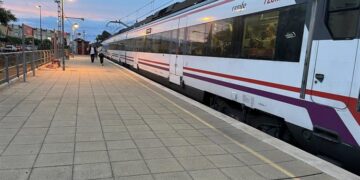 Gobierno, Junta y ayuntamientos arrancan hoy las conversaciones sobre el futuro del tren litoral