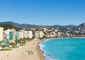 Piden a la Junta que convoque a los ayuntamientos de la Costa del Sol para abordar situación de «emergencia en vivienda»