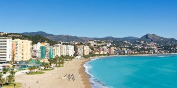 Piden a la Junta que convoque a los ayuntamientos de la Costa del Sol para abordar situación de «emergencia en vivienda»