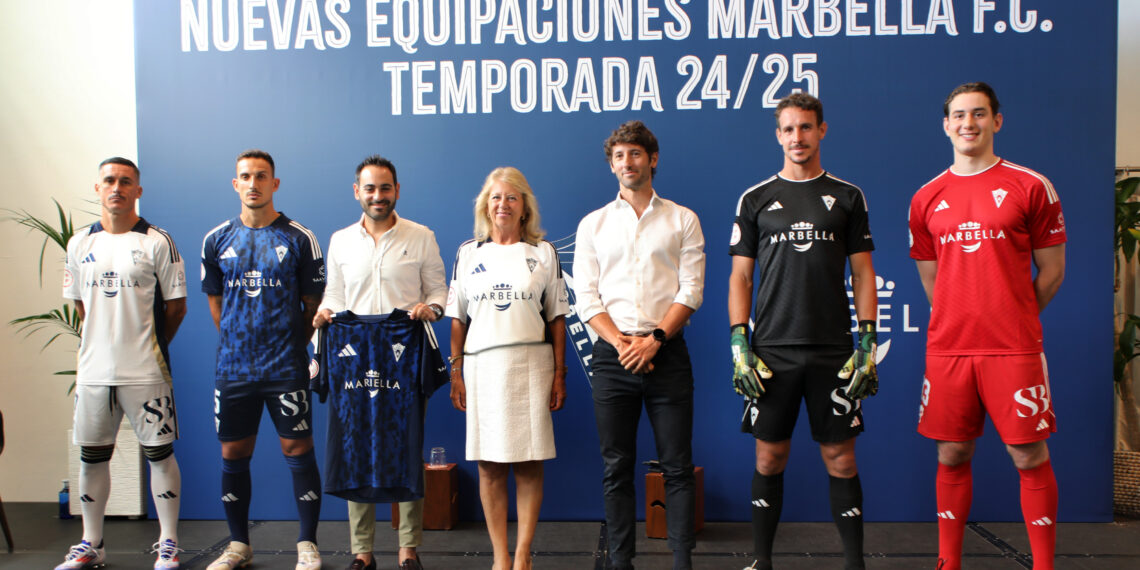 El Marbella FC confirma el patrocinio municipal durante tres años más y presenta su nueva equipación