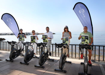 En marcha ‘Vive el Deporte en tu Distrito’ este mes de agosto animando a los vecinos a practicar spinning al aire libre
