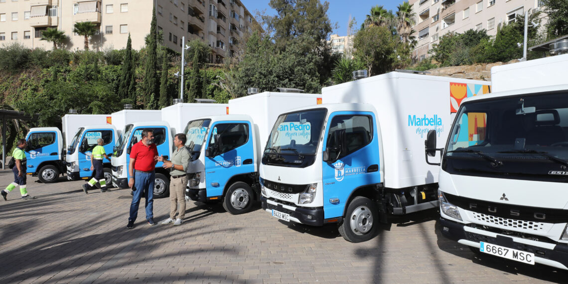 Marbella adquiere una docena de nuevos vehículos para el baldeo