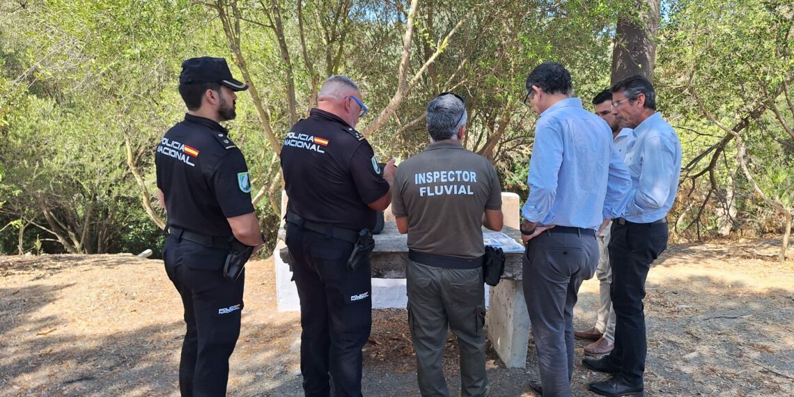 La Junta supervisa el agua superficial y subterránea en colaboración con la Policía Nacional adscrita a la comunidad andaluza