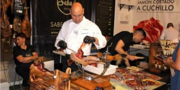 Todo preparado en Estepona para el Certamen de Jamón Popi que arranca el 8 de agosto