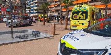 Rescatan en Los Boliches a una bañista que había entrado en parada cardiorespiratoria