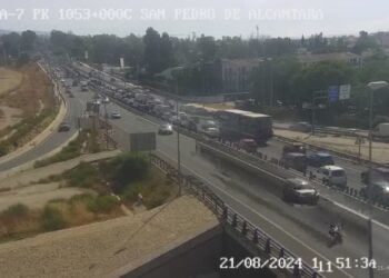 Un accidente en San Pedro Alcántara provoca casi 10 km de retenciones en la A-7