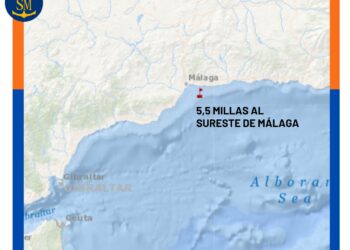 Rescatados los cuatro tripulantes de un pesquero hundido en aguas de Málaga