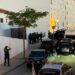 Un operativo policial logra desalojar varias viviendas okupadas en la urbanización Royal Manilva