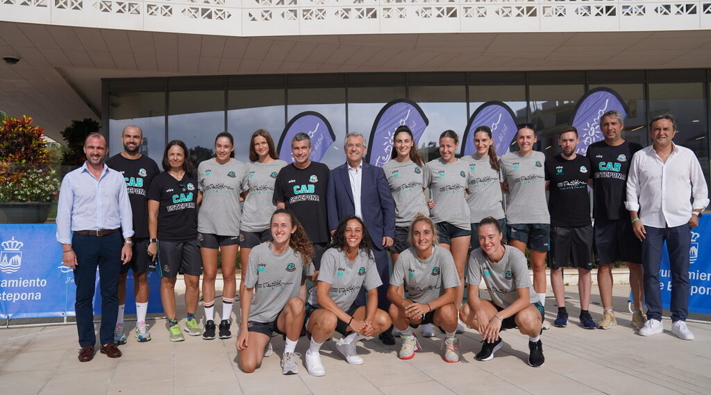 Presentado el equipo senior femenino del CAB Estepona que disputará por cuarto año la LF Challenge