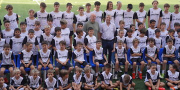 Vicente del Bosque visita el Campus de Fútbol del ex seleccionador nacional en la ciudad