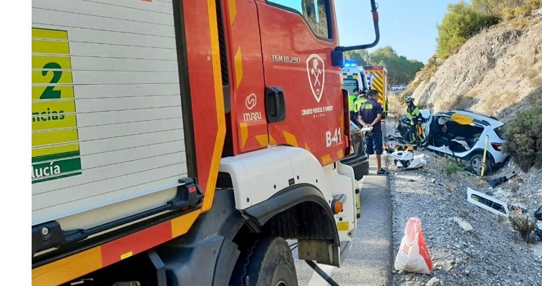 Grave accidente con víctima mortal tras una colisión de dos vehículos en la carretera Marbella-Monda
