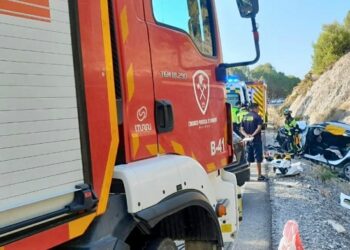 Grave accidente con víctima mortal tras una colisión de dos vehículos en la carretera Marbella-Monda