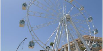 La Noria de Estepona empezará a girar desde esta tarde: así será la inauguración