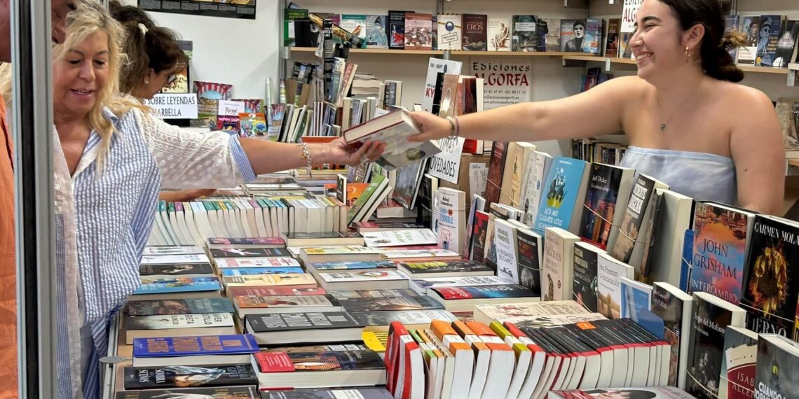 La Feria del Libro de Marbella ofrece actividades cuentos y títeres hasta el próximo 18 de agosto