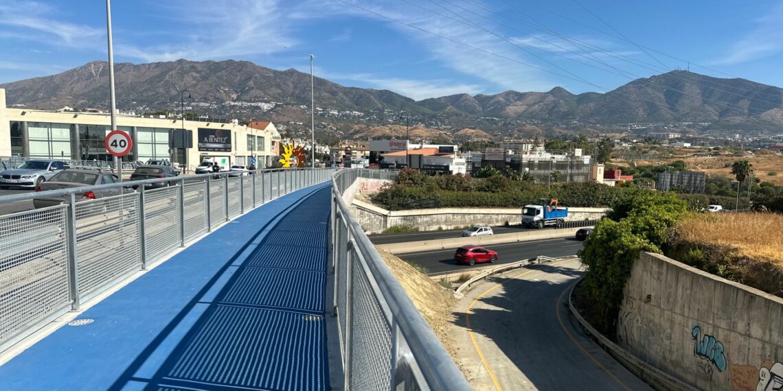 Culmina la mejora de la conexión peatonal con la zona norte de Fuengirola con las pasarelas en la avenida Clemente Díaz