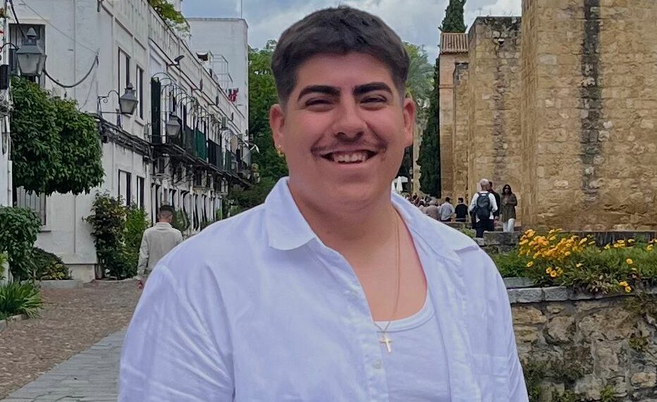 Juan José Marín Cortés firma el cartel de la feria de Mijas Pueblo 2024