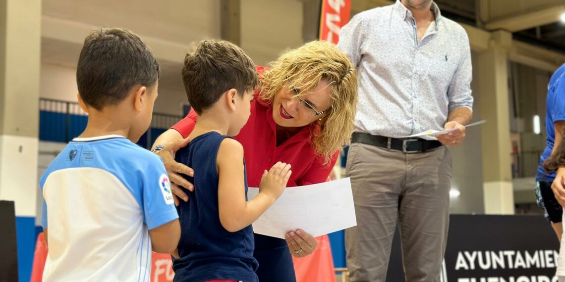 La alcaldesa Ana Mula clausura el Campus Deportivo de Verano en el que han participado más de 300 niños de Fuengirola en julio y agosto